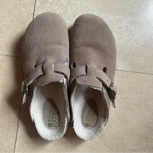 White Mountain Footbeds Suede Clog with fur